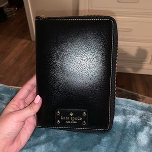 Kate Spade Wellesley Zip around planner